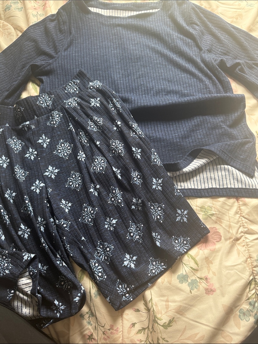 Soft comfy Navy short sleeve pajama set and shorts size S